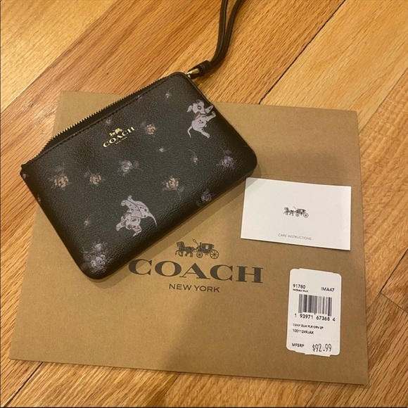 Coach Dalmatian Wristlet - Picture 4 of 4